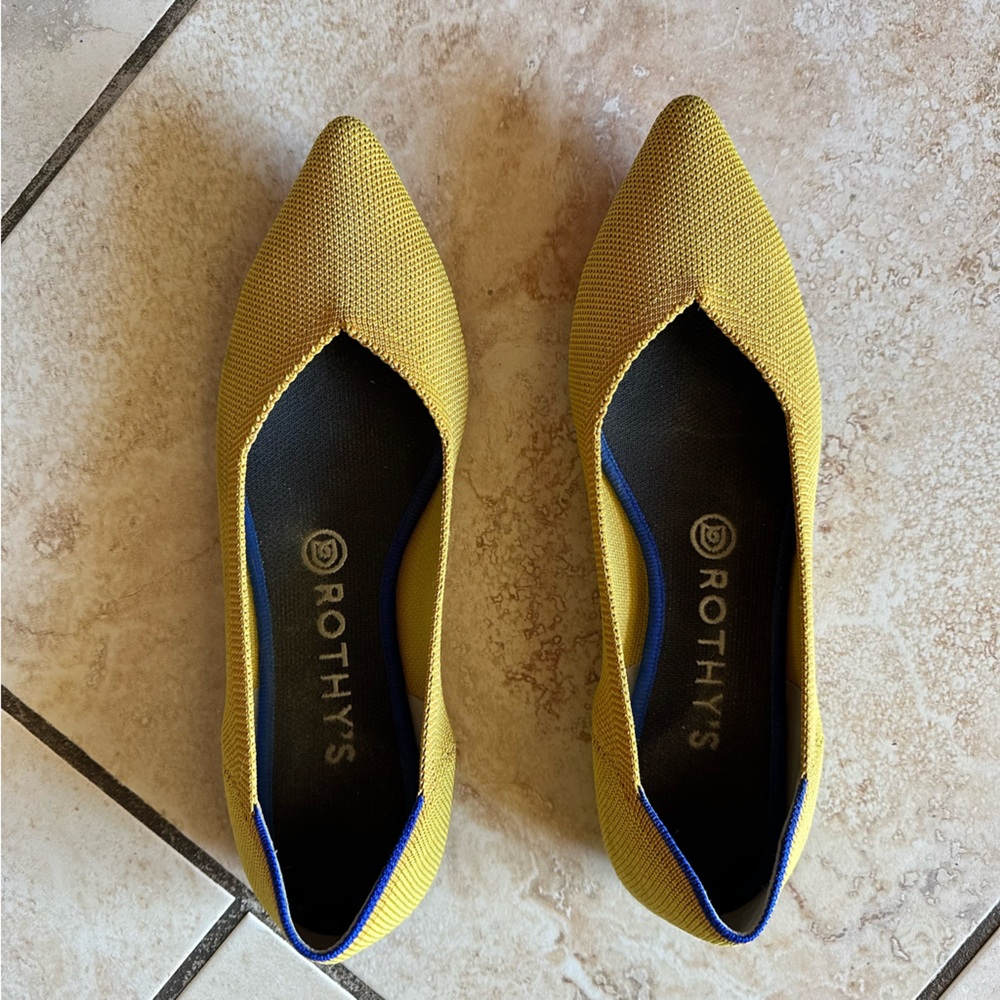 Yellow Pointed Toe Rothy’s Flats. Size W9.